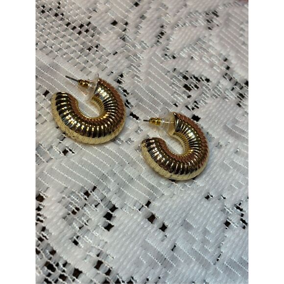 NWT Embraceable Gold Earrings Hollow Style Hoops Chunky - Picture 5 of 9